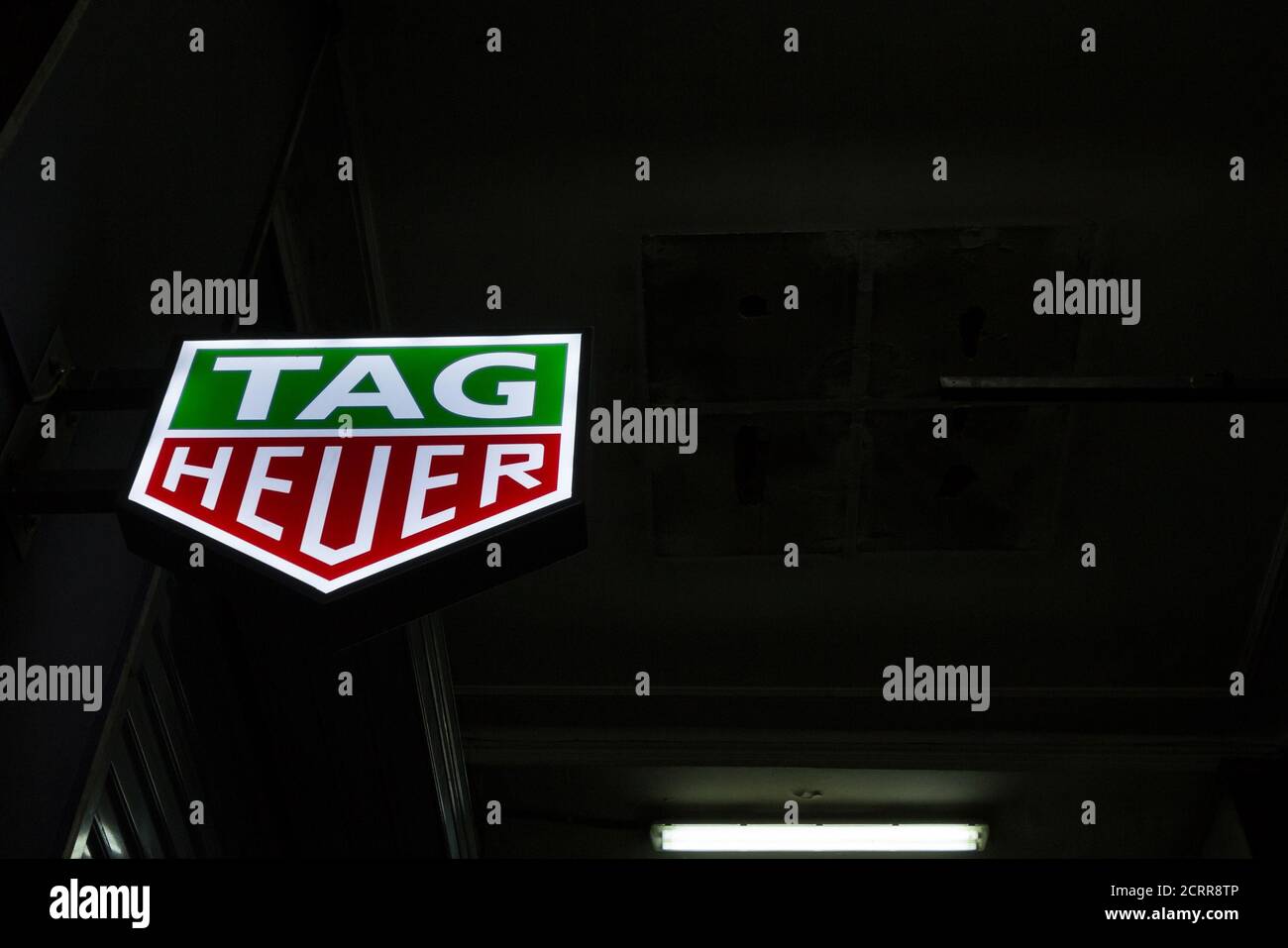 BELGRAD, SERBIEN - 24. JULI 2018: Tag Heuer Logo auf ihrer Schmuckboutique in Belgrad. Tag Heuer ist ein Schweizer Luxus-Uhrmacher berühmt für Chronographen Stockfoto