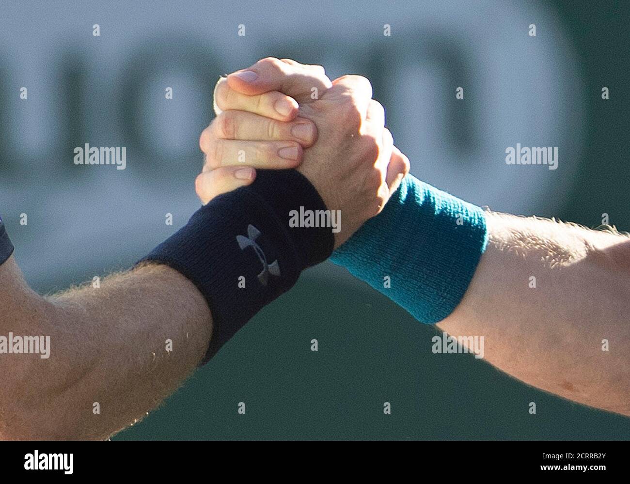 Andy Murray und Kyle Edmund schütteln die Hände am Netz, nachdem Edmund in zwei geraden Sätzen 2-0 Nature Valley International gewonnen hat. BILD :© MARK PAIN / ALAMY Stockfoto