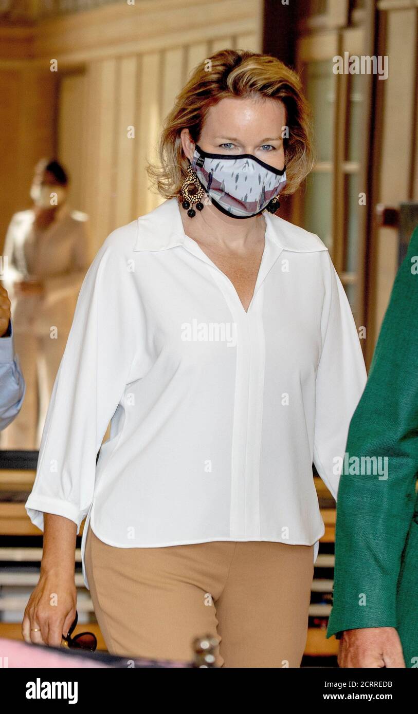 Brüssel, Belgien. September 2020. Königin Mathilde von Belgien im Huis van de Europese geschiedenis in Brussel, am 20. September 2020, machen sie eine Radtour anlässlich des autofreien Sonntags in Brüssel.Quelle: Albert Nieboer/ Netherlands OUT/Point De Vue Out  /dpa/Alamy Live News Stockfoto
