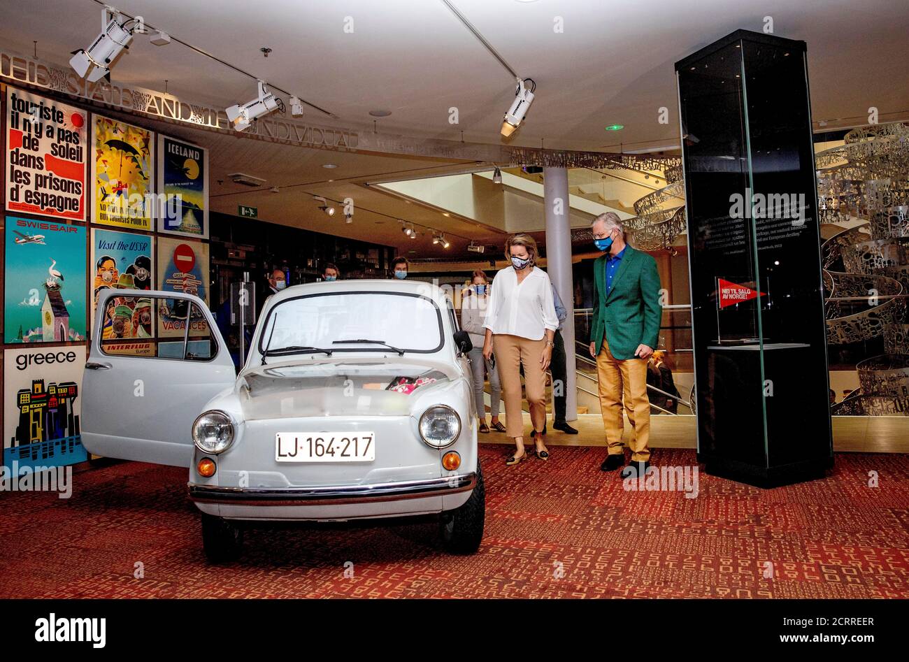 Brüssel, Belgien. September 2020. König Filip und Königin Mathilde von Belgien im Huis van de Europese geschiedenis in Brussel, am 20. September 2020, machen sie eine Radtour anlässlich des autofreien Sonntags in Brüssel Credit: Albert Nieboer/ Netherlands OUT/Point De Vue Out  /dpa/Alamy Live News Stockfoto