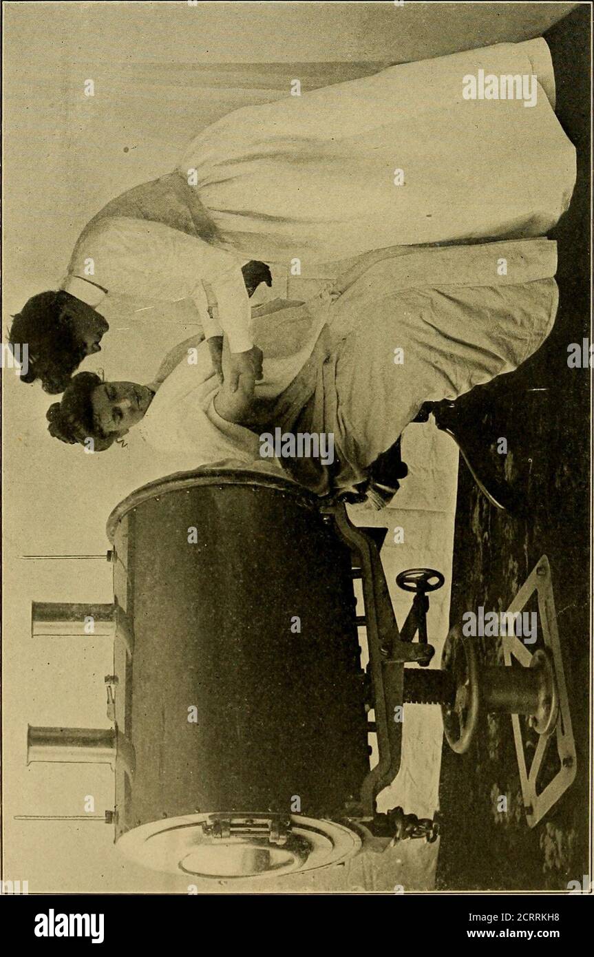 . Ein System der Ausbildung in Röntgenverfahren und medizinische Anwendungen von Licht, Heißluft, Vibration und Hochfrequenzströme : ein bildliches System der Lehre durch klinische Instruktionsplatten mit erklärendem Text : eine Reihe von fotografischen Kliniken in Standard-Anwendungen der wissenschaftlichen therapeutischen Apparaturen für chirurgische und medizinische Praktiker : Vorbereitet speziell für die post-Graduate-Home-Studie von Chirurgen, Allgemeinmedizinern, Zahnärzten, Dermatologen und Spezialisten in der Behandlung von chronischen Krankheiten und Sanitariumpraxis . STUDIEN IN HEISSLUFTTHERAPIE 557 und profitieren von Beat, unterscheidet sich nur etwa wie cas Stockfoto