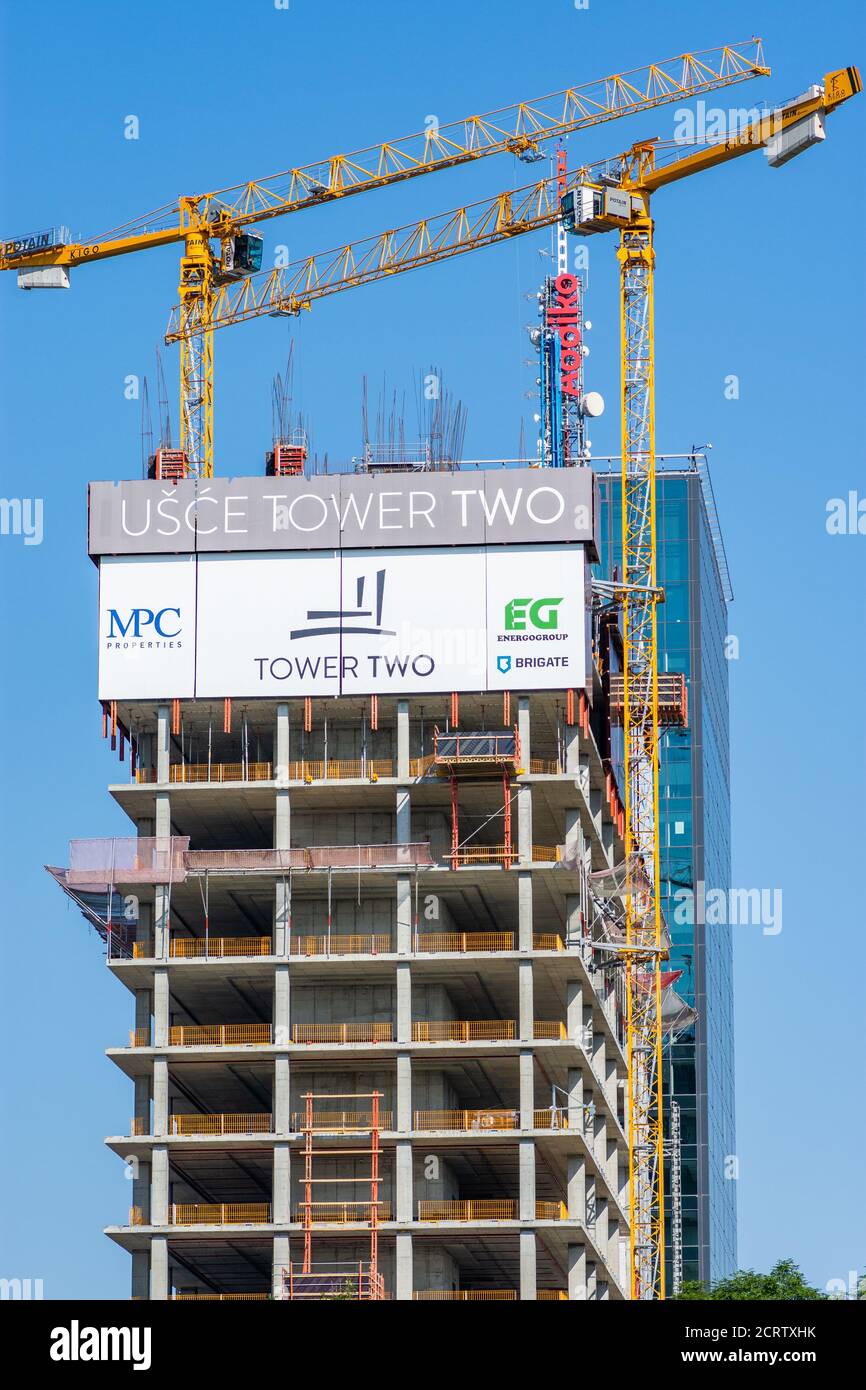 Belgrad / Serbien - 30. Juni 2019: Bau eines zweiten Zwillingsturms des Usce-Gebäudes (Usce Tower Two), eines modernen, prestigeträchtigen, luxuriösen Bürogebäudes Stockfoto