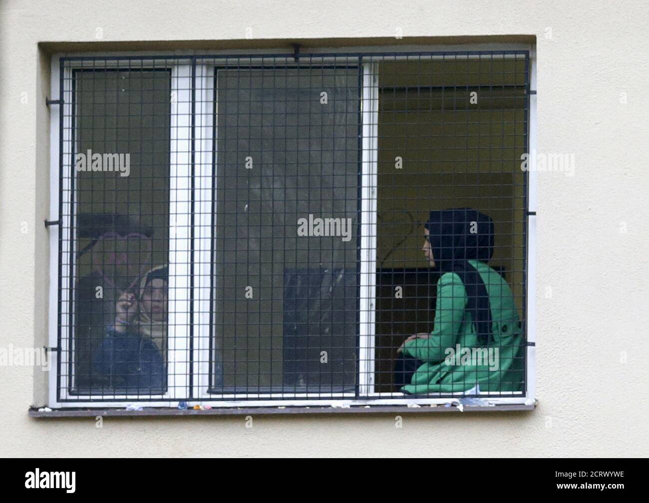 Ein Migrant zieht ein Herz an ein Fenster in der Haftanstalt für Ausländer  in Bela-Jezova, Tschechische Republik, 13. Oktober 2015. Die lange Haft  derjenigen, die durch die Tschechische Republik kommen, endet meist