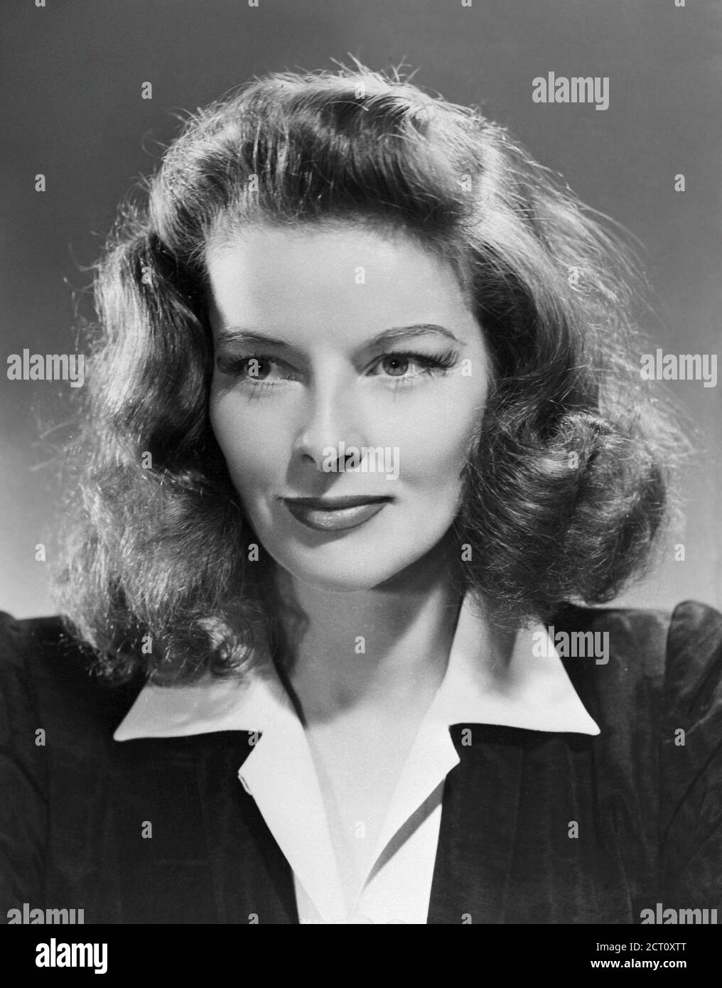 Katharine Hepburn. Porträt der amerikanischen Schauspielerin Katharine Houghton Hepburn (1907-2003), Studio-Werbefotografie, ca. 1941 Stockfoto