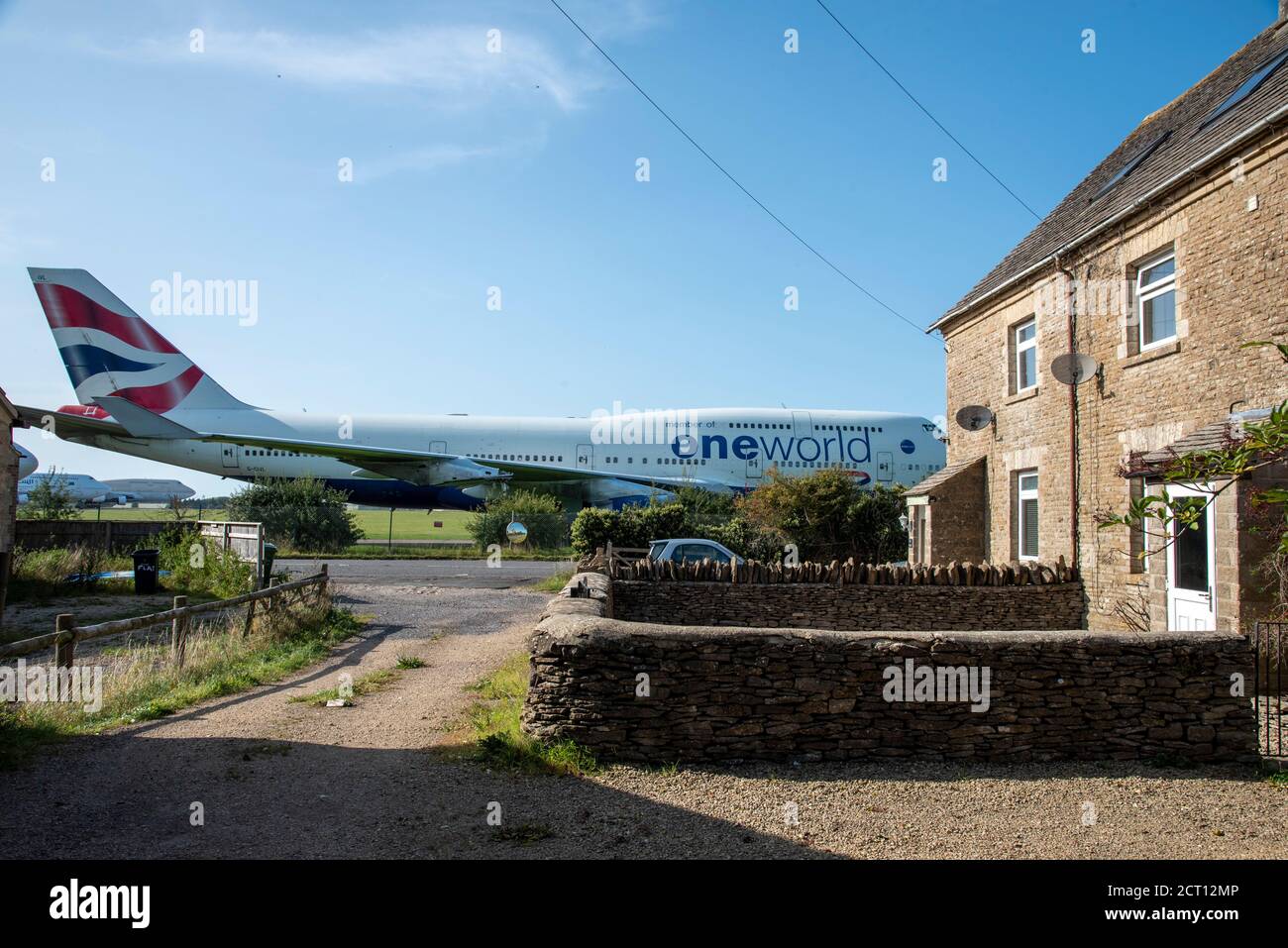 Kemble, Gloucestershire, England, Großbritannien. 2020. BA 747 Passagierjet in Reihe für Demontage am Flughafen Cotswold wegen mangelnder Nachfrage. Covid-19. Standin Stockfoto