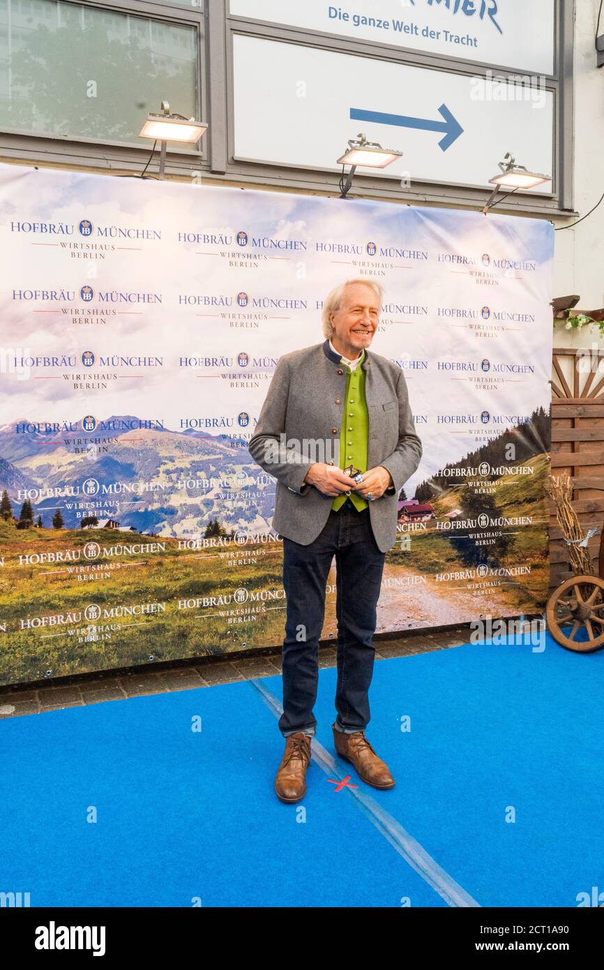 Schauspieler Reiner schöne, Tisch-Wiesn, Hofbräu München, Wirtshaus Berlin, Fass-Anstich, Schauspieler Timur Ülker, GZSZ, Geschäftsführer Björn Schwar Stockfoto