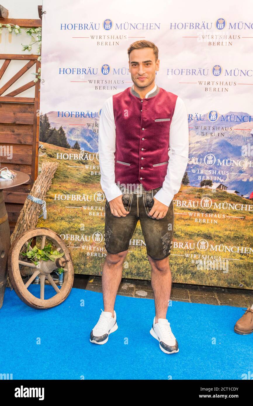 Tisch-Wiesn, Hofbräu München, Wirtshaus Berlin, Fass-Anstich, Schauspieler Timur Ülker, GZSZ, Geschäftsführer Björn Schwarz, 19.09.2020 Stockfoto