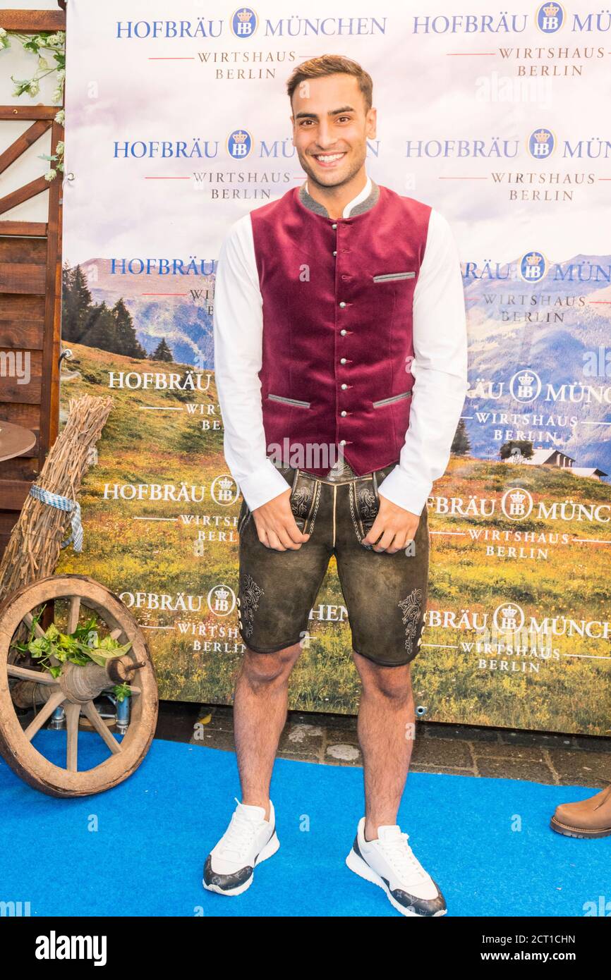 Tisch-Wiesn, Hofbräu München, Wirtshaus Berlin, Fass-Anstich, Schauspieler Timur Ülker, GZSZ, Geschäftsführer Björn Schwarz, 19.09.2020 Stockfoto