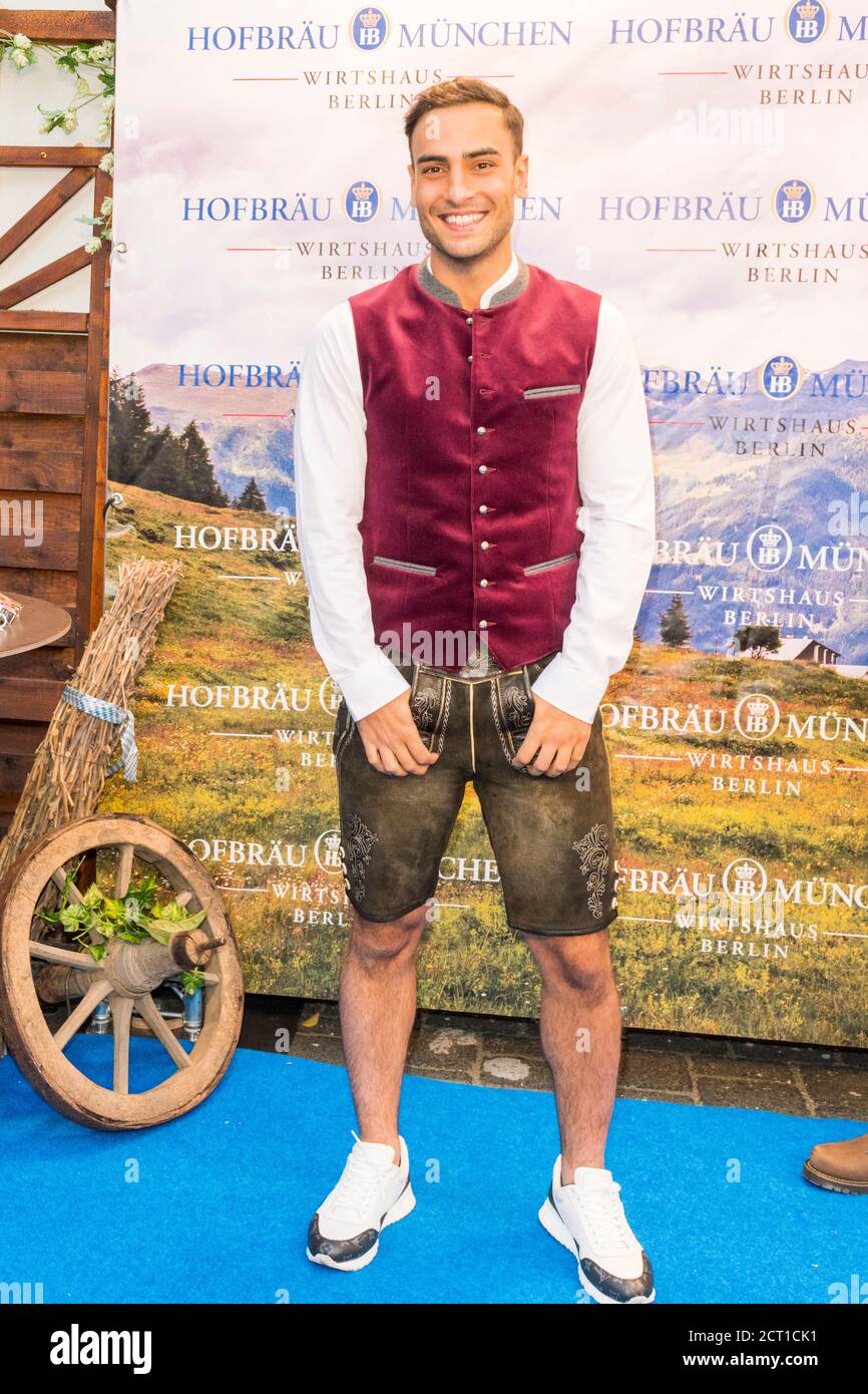 Tisch-Wiesn, Hofbräu München, Wirtshaus Berlin, Fass-Anstich, Schauspieler Timur Ülker, GZSZ, Geschäftsführer Björn Schwarz, 19.09.2020 Stockfoto