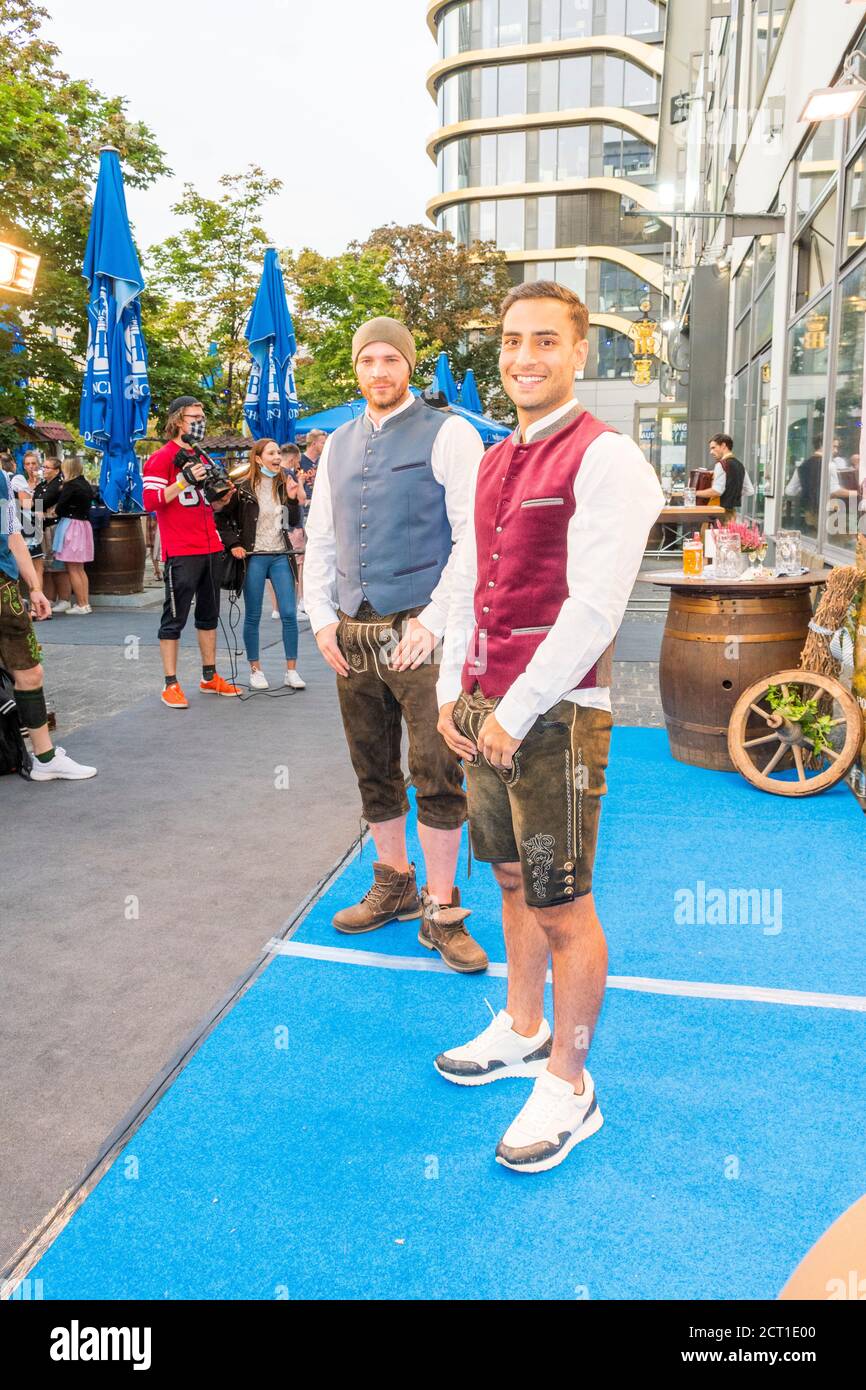 Schauspieler Patrick Heinrich, Tisch-Wiesn, Hofbräu München, Wirtshaus Berlin, Fass-Anstich, Schauspieler Timur Ülker, GZSZ, Geschäftsführer Björn Sch Stockfoto