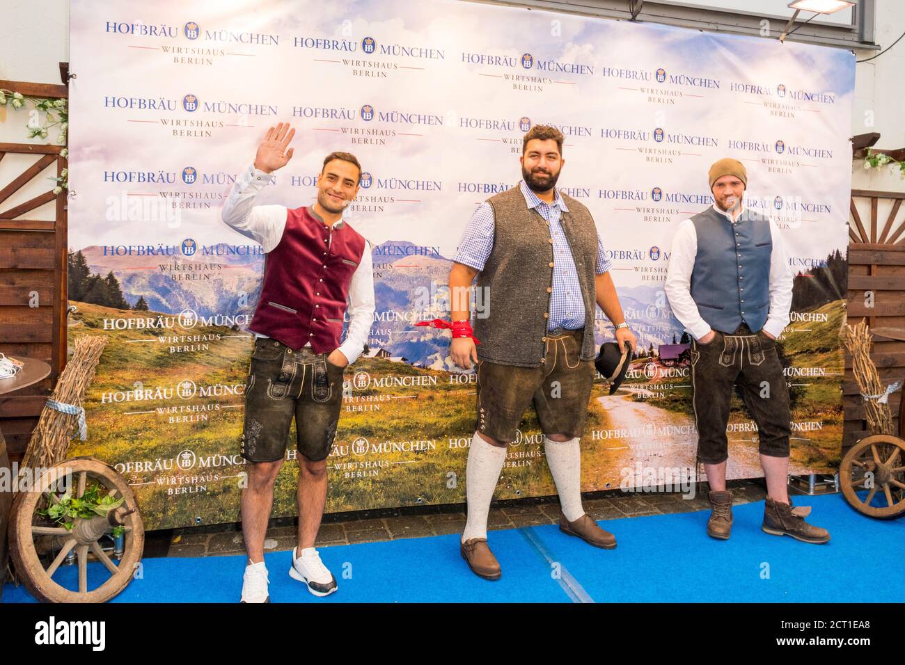 Schauspieler Patrick Heinrich, Tisch-Wiesn, Hofbräu München, Wirtshaus Berlin, Fass-Anstich, Schauspieler Timur Ülker, GZSZ, Geschäftsführer Björn Sch Stockfoto