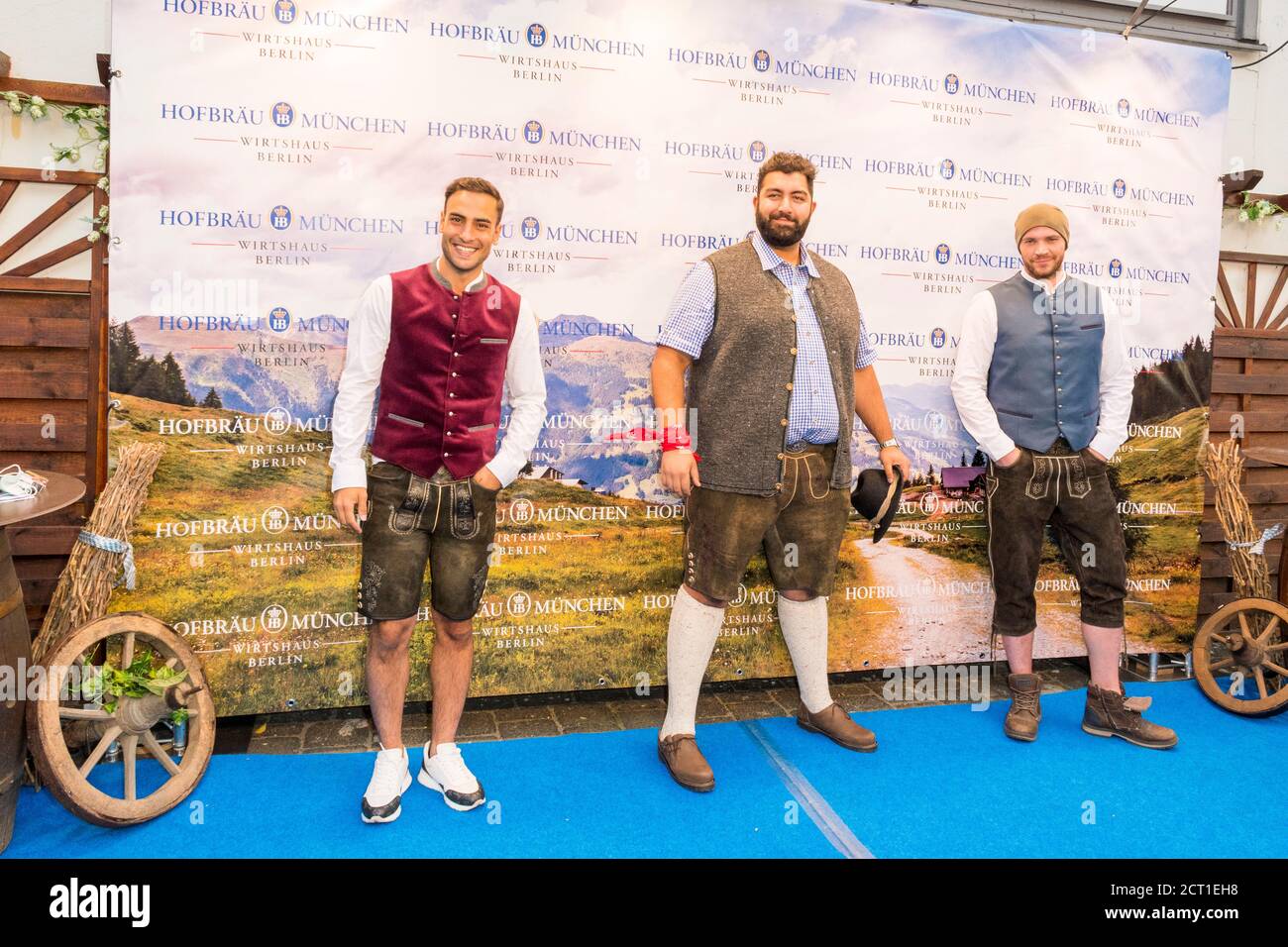 Schauspieler Patrick Heinrich, Tisch-Wiesn, Hofbräu München, Wirtshaus Berlin, Fass-Anstich, Schauspieler Timur Ülker, GZSZ, Geschäftsführer Björn Sch Stockfoto