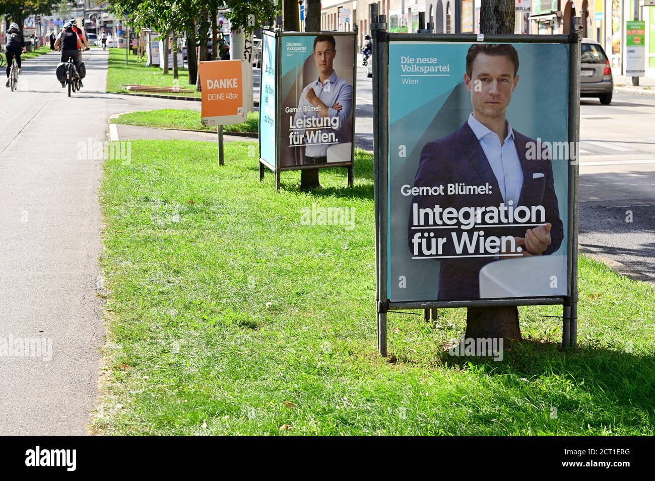 Wien, Österreich. Wahlplakate der ÖVP für die Bürgermeisterwahlen am 11. Oktober 2020 in Wien. Inschrift "Integration für Wien". Stockfoto