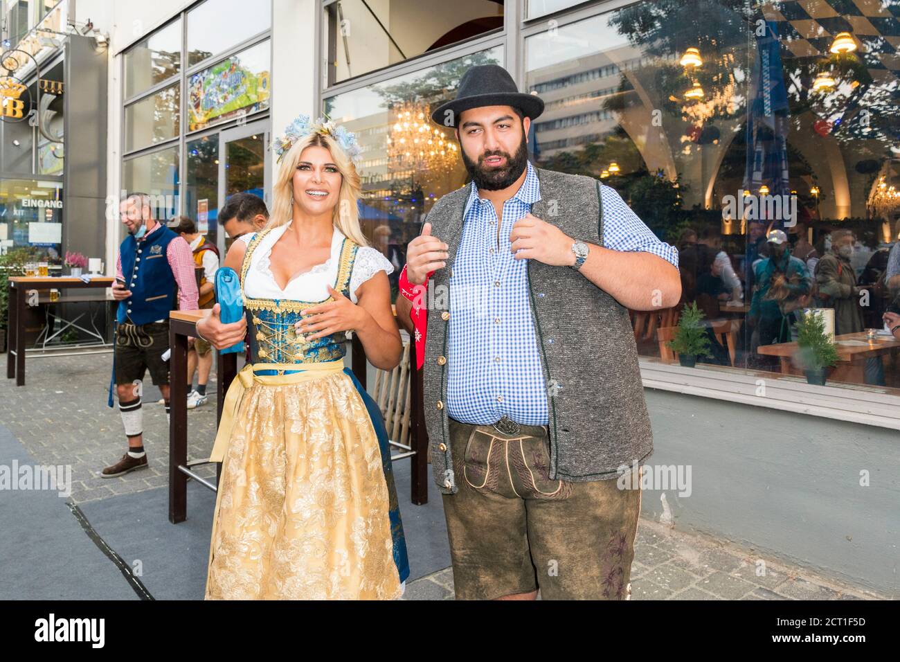 Tisch-Wiesn, Hofbräu München, Wirtshaus Berlin, Fass-Anstich, Schauspieler Timur Ülker, GZSZ, Geschäftsführer Björn Schwarz, 19.09.2020 Stockfoto