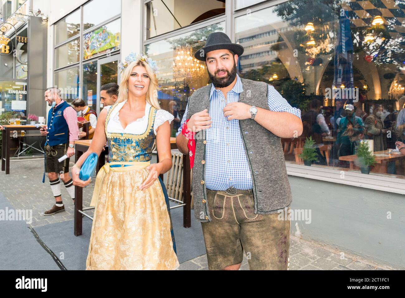Tisch-Wiesn, Hofbräu München, Wirtshaus Berlin, Fass-Anstich, Schauspieler Timur Ülker, GZSZ, Geschäftsführer Björn Schwarz, 19.09.2020 Stockfoto