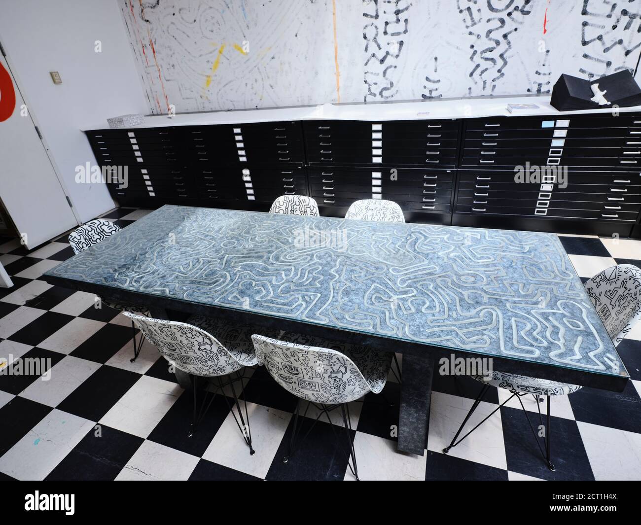 Tisch in Keith Harings Studio. Stockfoto