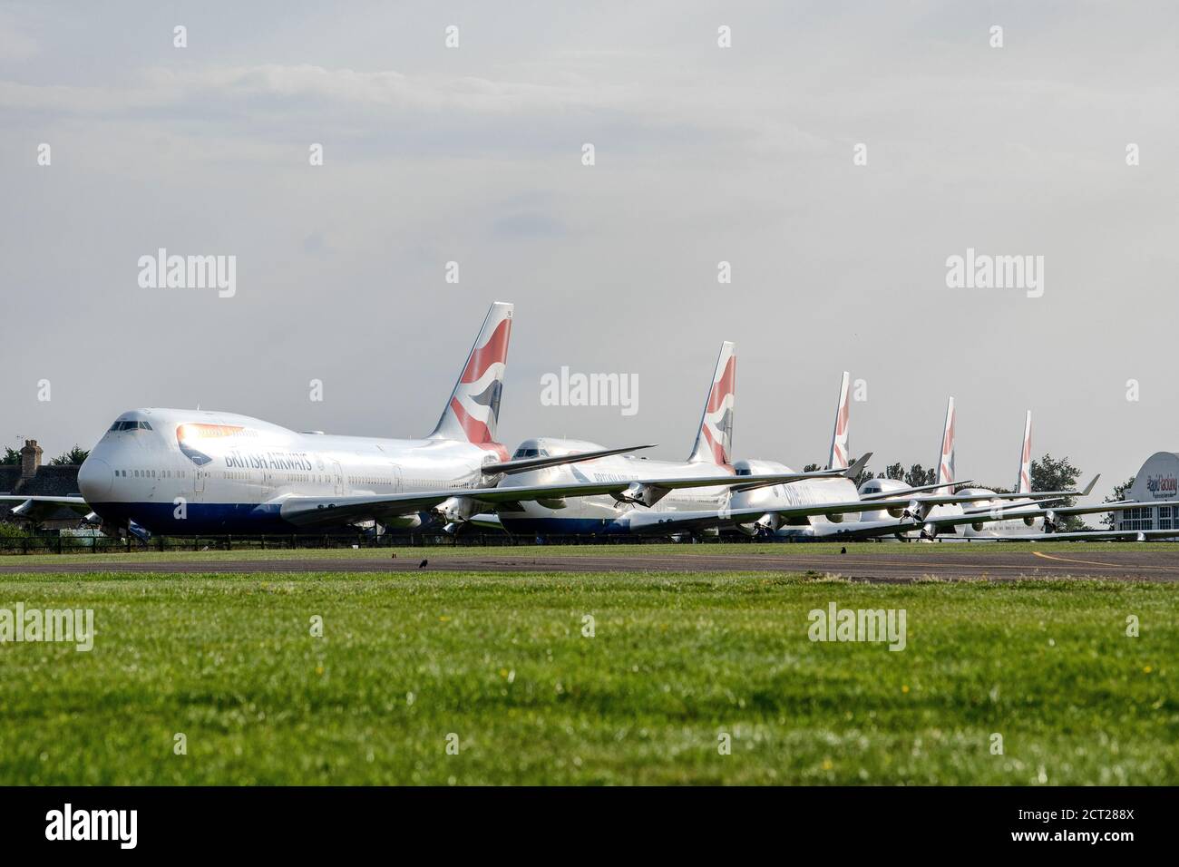 Die Coronavirus-Pandemie zwingt die Boeing 747-Flotte von British Airways in den frühen Ruhestand. Abgebildet wird am Cotswold Airport in Glouc stillgelegt Stockfoto