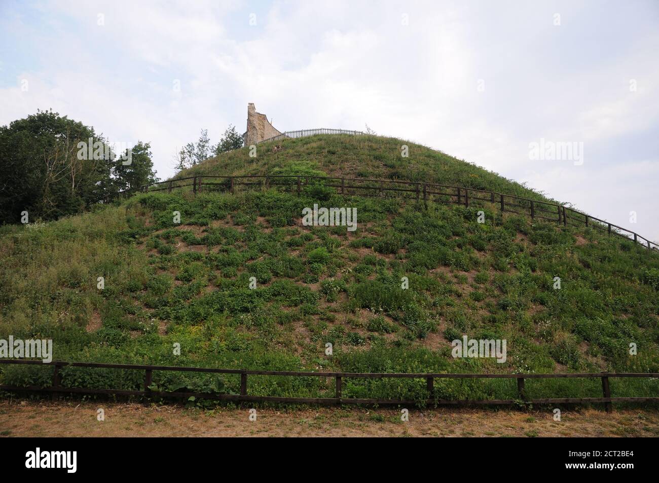 Clare Castle in Clare, Castle Country Park, Clare, Suffolk, wurde erstmals im 11. Jahrhundert erbaut. Stockfoto