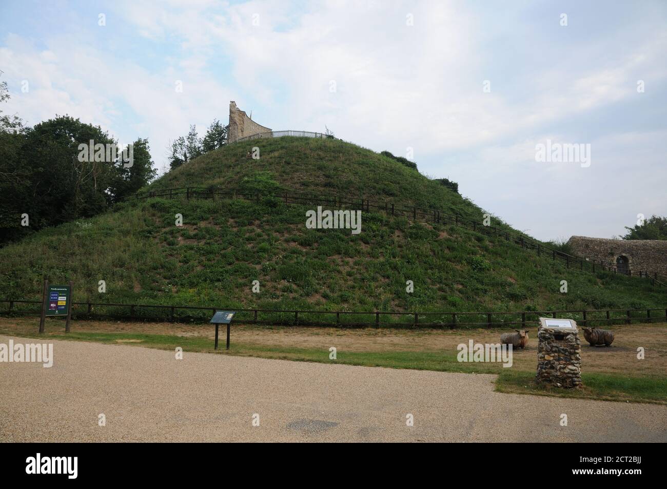 Clare Castle in Clare, Castle Country Park, Clare, Suffolk, wurde erstmals im 11. Jahrhundert erbaut. Stockfoto