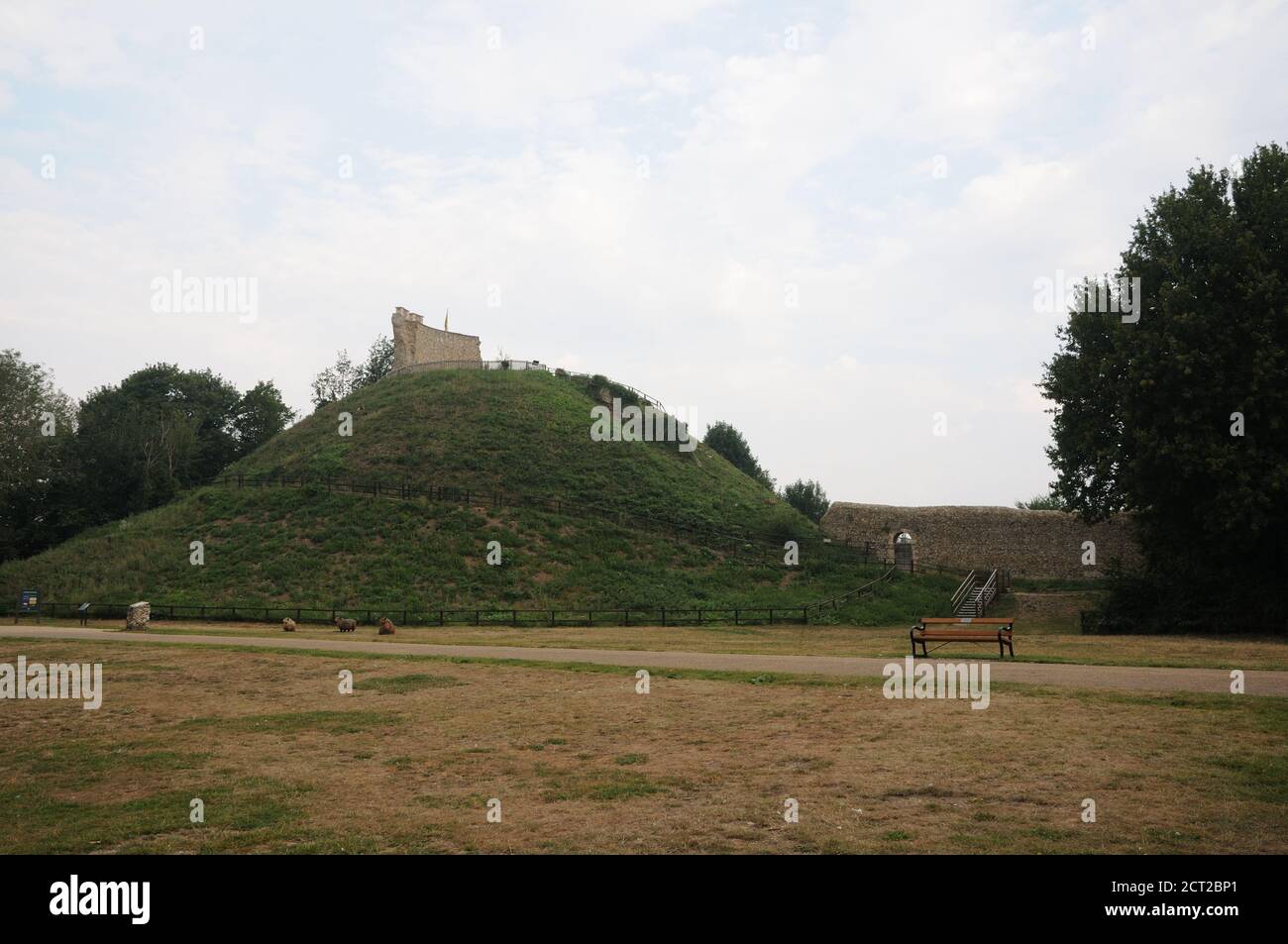 Clare Castle in Clare, Castle Country Park, Clare, Suffolk, wurde erstmals im 11. Jahrhundert erbaut. Stockfoto