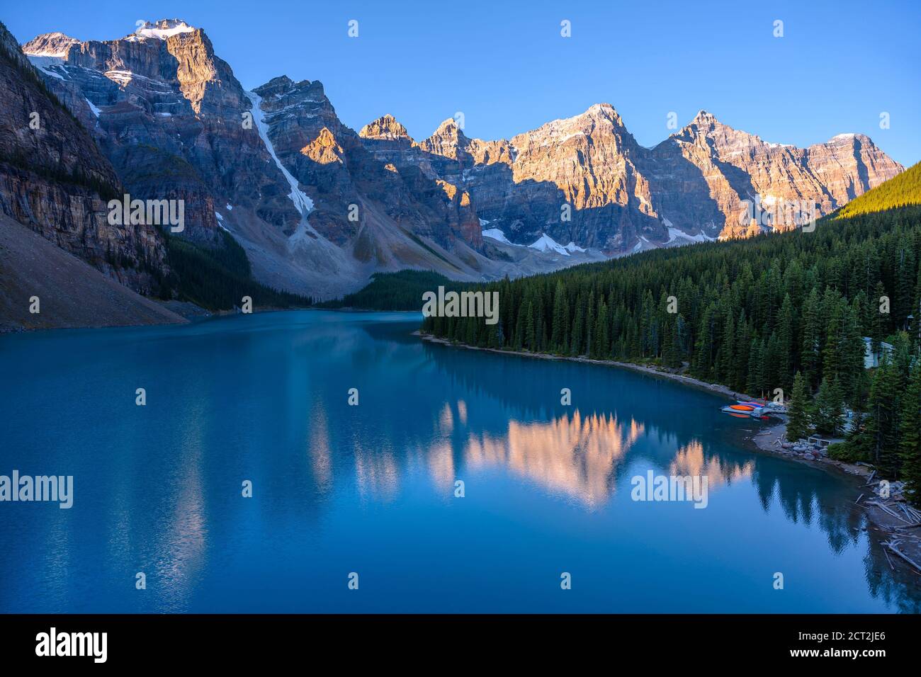 Moraine Lake ist ein Eiszeitlich gespeisten See im Tal der zehn Gipfel im Banff National Park, Alberta, Kanada Stockfoto