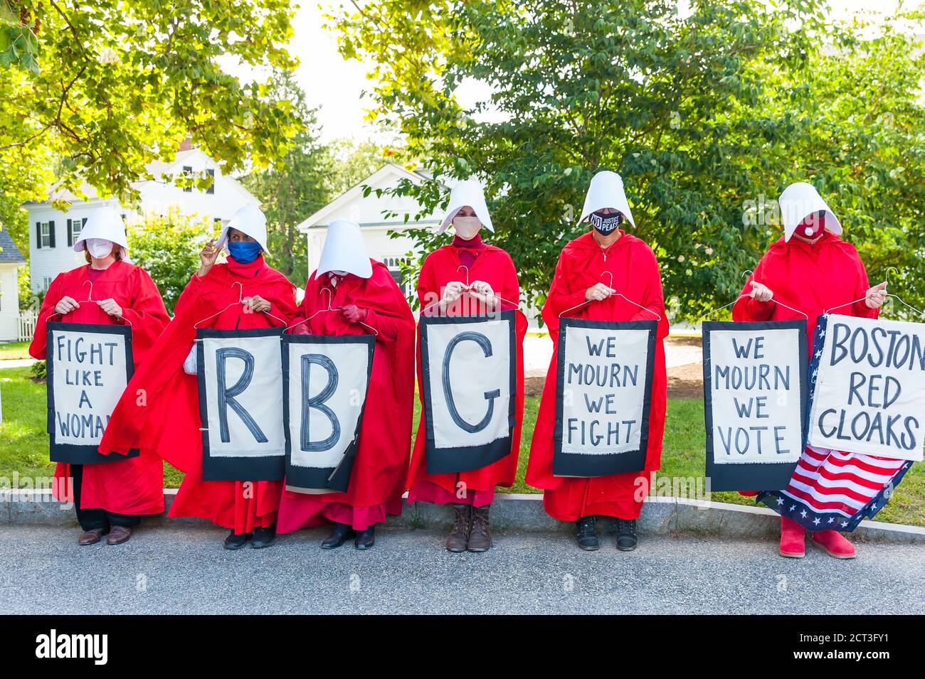 Die Kundgebung für Ruth in der ersten Pfarrkirche in Concord zu Ehren des Lebens, Vermächtnisses und der Mission des Obersten Gerichtshofes Ruth Bader Ginsburg. Stockfoto