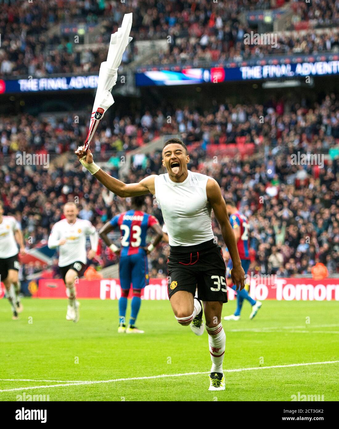 JESSE LINGARD FEIERT SCORING DAS SIEGTOR Crystal Palace gegen Manchester United FA Cup Final. Bildnachweis: © Mark Pain / Alamy Stockfoto