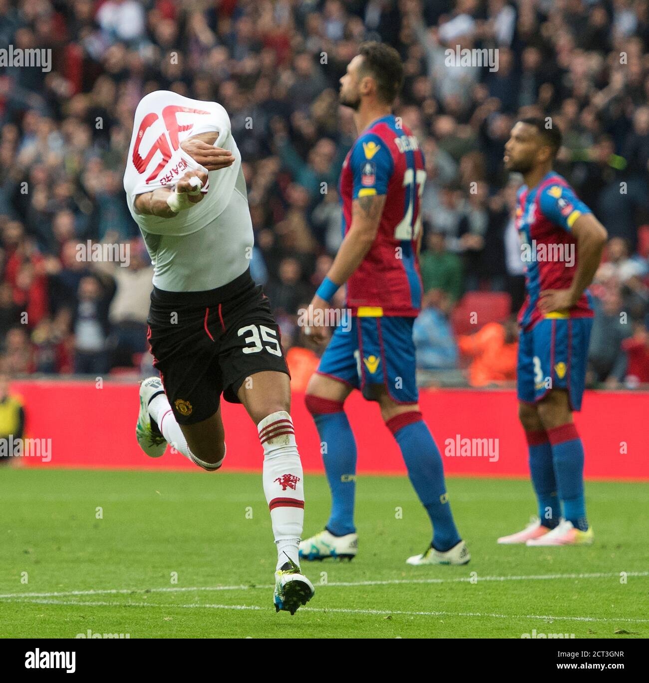 JESSE LINGARD FEIERT SCORING DAS SIEGTOR Crystal Palace gegen Manchester United FA Cup Final. Bildnachweis: © Mark Pain / Alamy Stockfoto