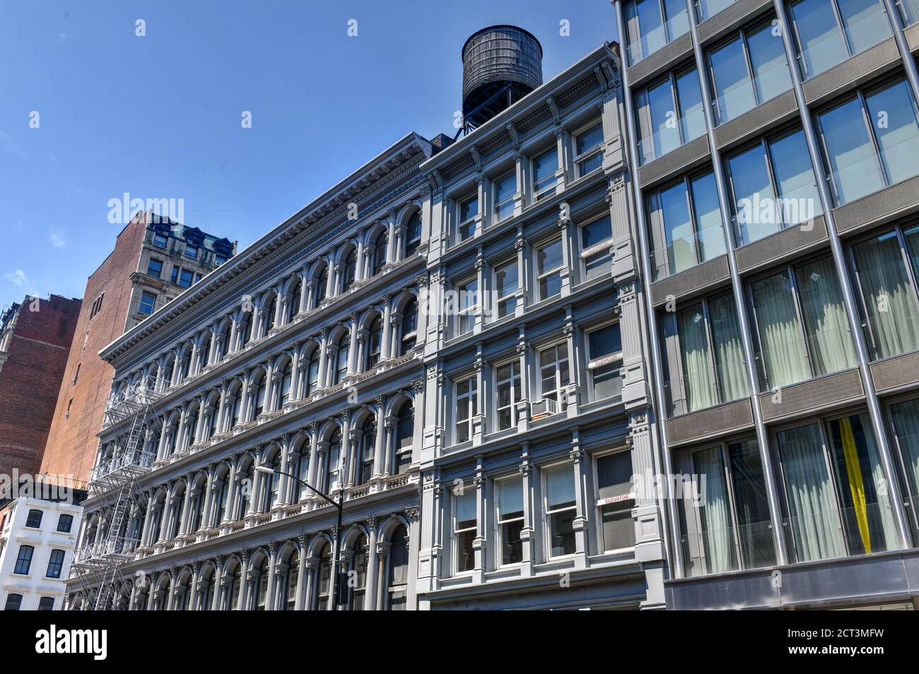 Soho Architektur in New York City. Fassaden von komplexen Gebäudefassaden. Stockfoto