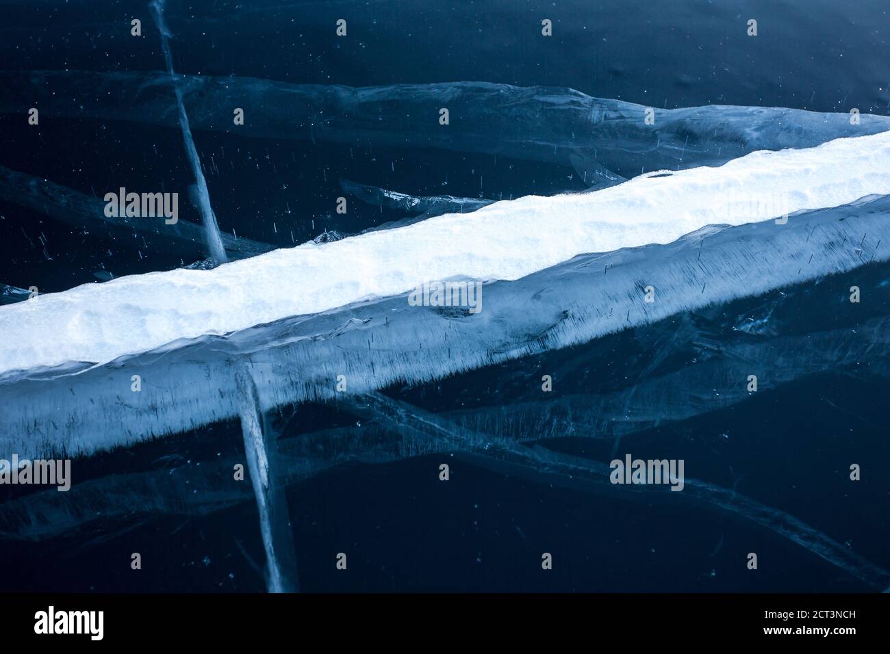 Cracked Ice Sheet Rebound Von Eiskristallen Stockfoto