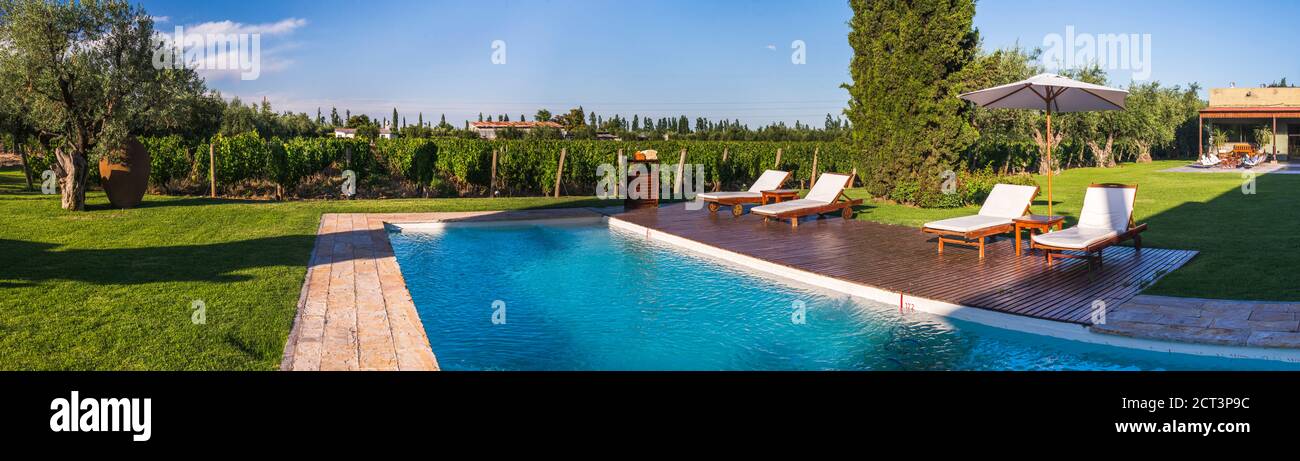 Schwimmbad im Resort Club tapiz Boutique Hotel, eine Bodega (Weingut) und Unterkunft in der Maipu-Gegend von Mendoza, Provinz Mendoza, Argentinien, Südamerika Stockfoto