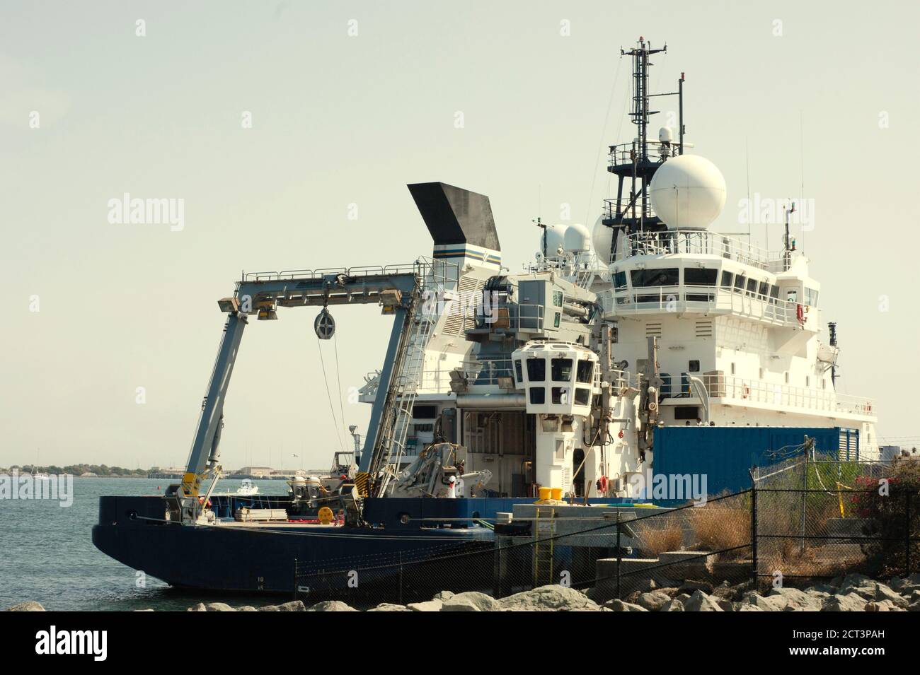 Das Forschungsschiff Sally Ride wurde 2016 gebaut und befindet sich in seinem Heimathafen Point Loma, San Diego Bay, Kalifornien. Es verwendet Wasserstoff-Energiezellen. Stockfoto