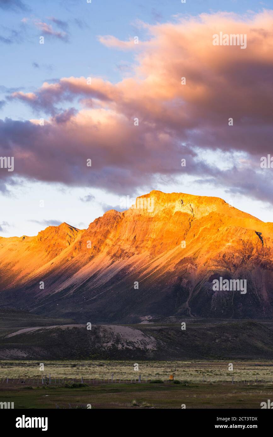 Sonnenuntergang im Perito Moreno Nationalpark (Parque Nacional Perito Moreno), Provinz Santa Cruz, Argentinisches Patagonien, Argentinien, Südamerika Stockfoto