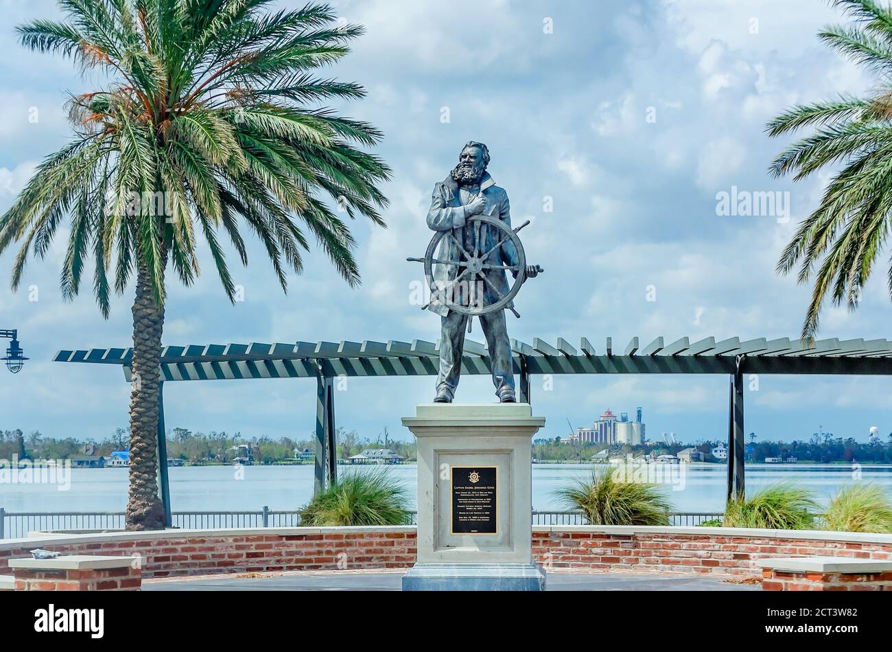 Eine Statue von Kapitän Daniel Johannes Goos steht an der Lakefront Promenade, 9. September 2020, in Lake Charles, Louisiana. Stockfoto