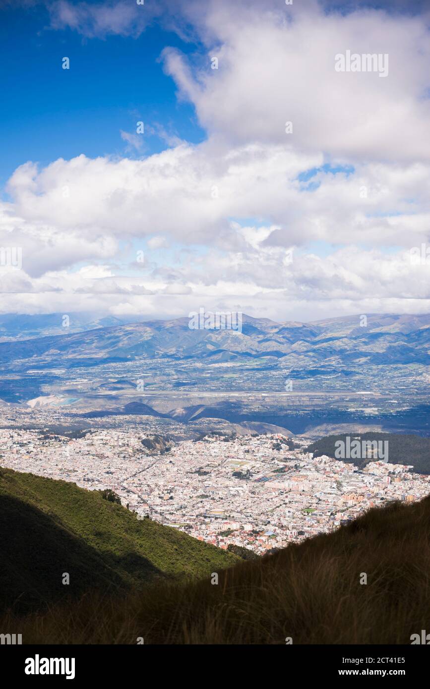 Quito vom Pichincha Vulkan, Quito, Ecuador, Südamerika Stockfoto