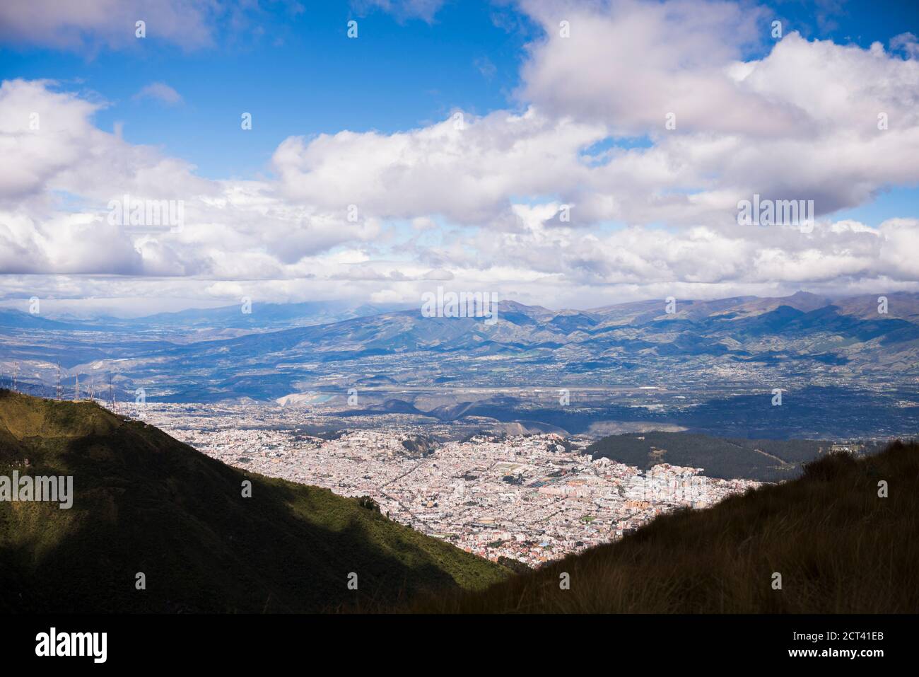 Quito vom Pichincha Vulkan, Quito, Ecuador, Südamerika Stockfoto