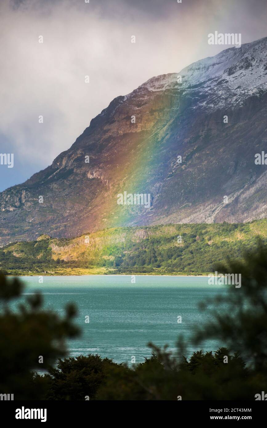 Regenbogen am Nordenskjold See, Torres del Paine Nationalpark, Patagonien, Chile, Südamerika Stockfoto