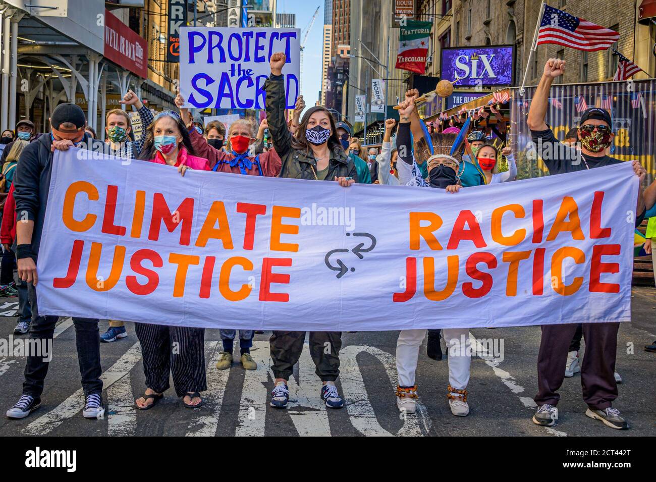 USA. September 2020. Am 20. September 2020 traf sich eine Koalition von Klima-, Indigenen- und Rassengerechtigkeitsgruppen am Columbus Circle, um die Klimawoche mit dem Climate Justice Through Racial Justice march zu beginnen. (Foto von Erik McGregor/Sipa USA) Quelle: SIPA USA/Alamy Live News Stockfoto