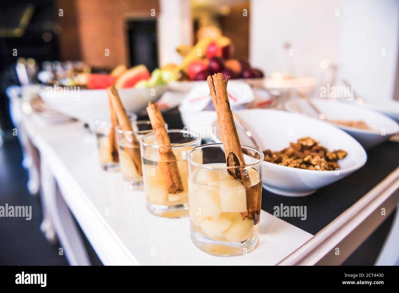 Luxuriöses Frühstücksbuffet in einer luxuriösen Villa, Santiago, Chile, Südamerika Stockfoto