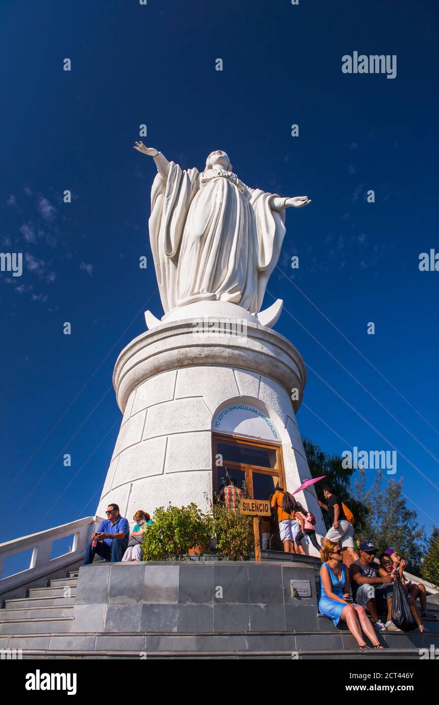 Statue der Jungfrau Maria, San Cristobal Hill (Cerro San Cristobal), Barrio Bellavista (Bellavista Nachbarschaft), Santiago, Chile, Südamerika Stockfoto