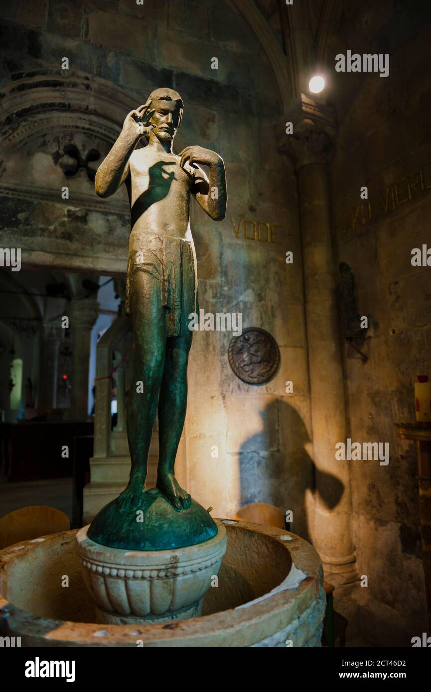 Foto einer Statue in der Kathedrale St. Marks, Korcula Stadt, Insel Korcula, Dalmatien (Dalmacija), Kroatien Stockfoto