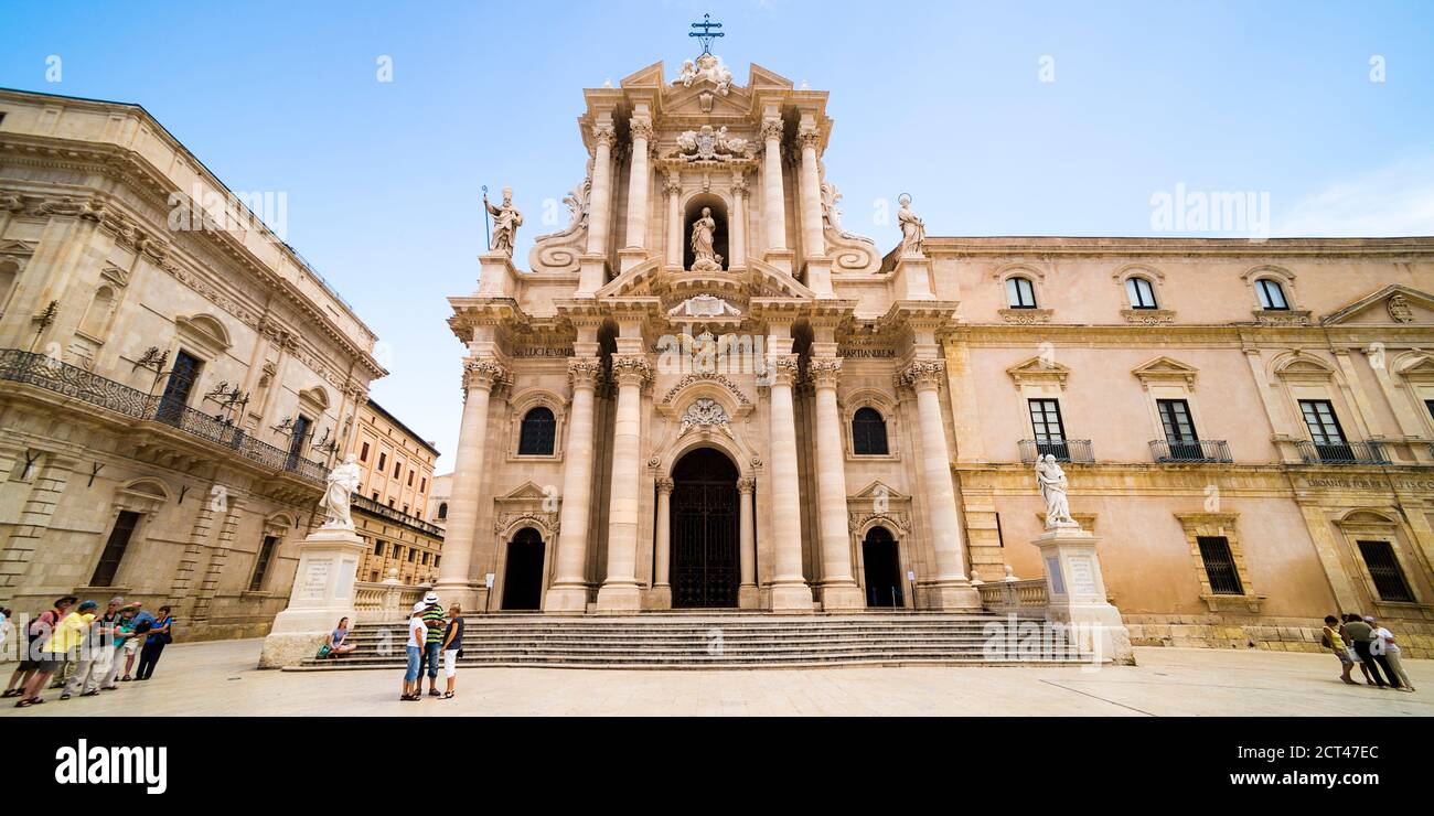 PanoramaFoto von Touristen Sehenswürdigkeiten in Syrakus Kathedrale