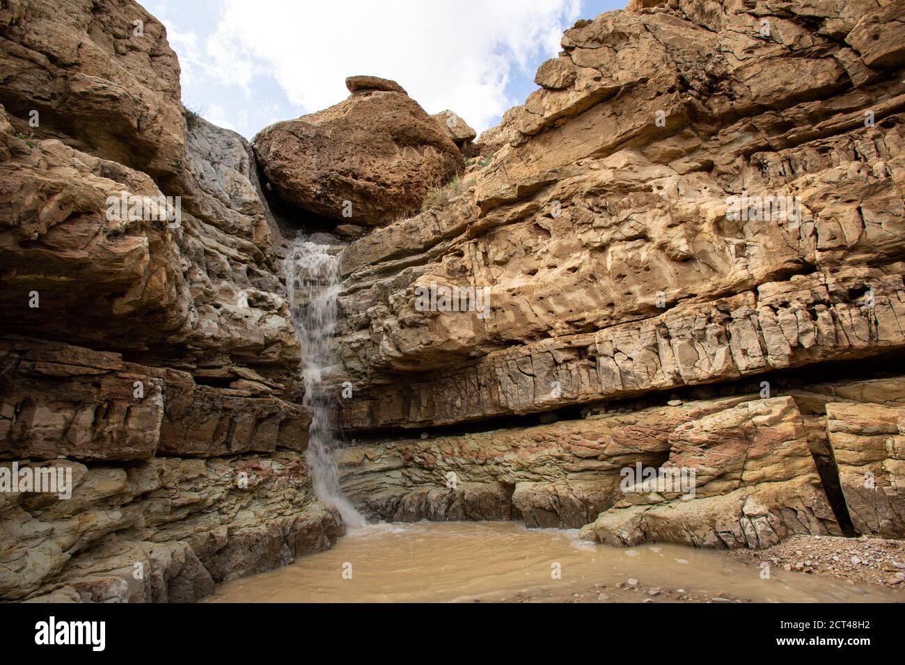 Ein Gedi Nationalpark. Der verborgene Wasserfall im Wadi Arugot [Arugot Stream]. Der Arugot-Strom ist einer der einzigen zwei Ströme im Zentrum des Jud Stockfoto