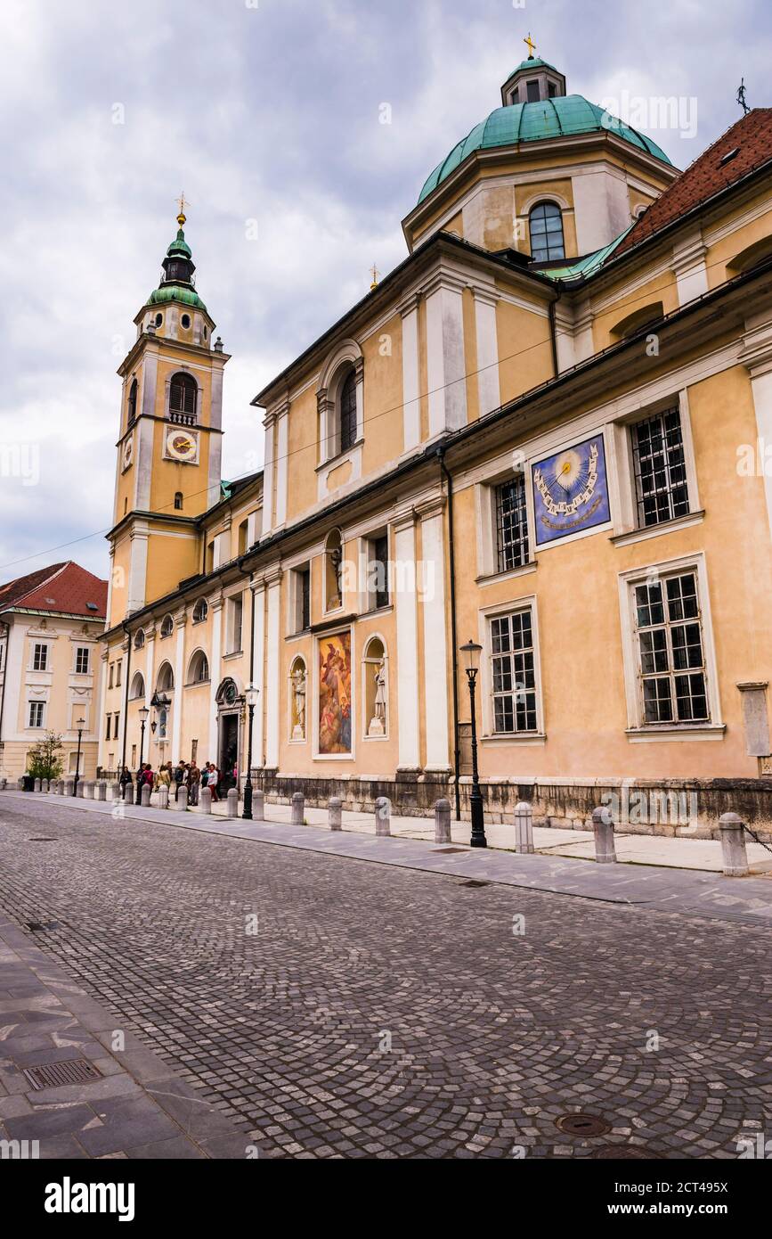 Nikolaikirche auf der Ciril-Metodov Trg, Altstadt von Ljubljana, Slowenien, Europa Stockfoto