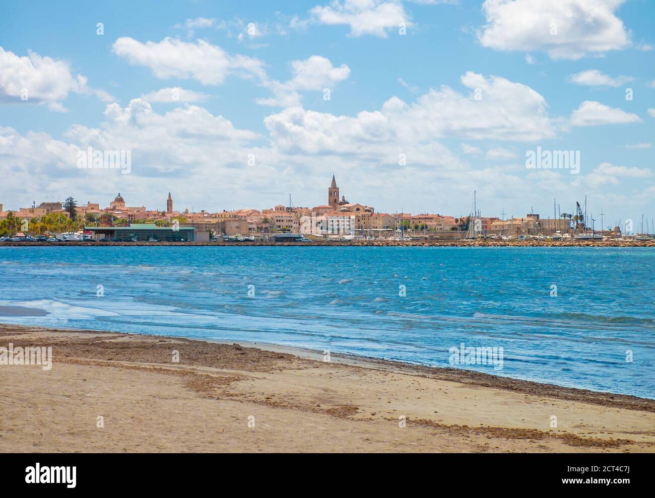 Alghero (Italien) - die Meeres- und Touristenstadt auf der Insel in Sardegna, katalanische Kolonie mit spanischer Kultur. Hier ein Blick auf das historische Zentrum. Stockfoto