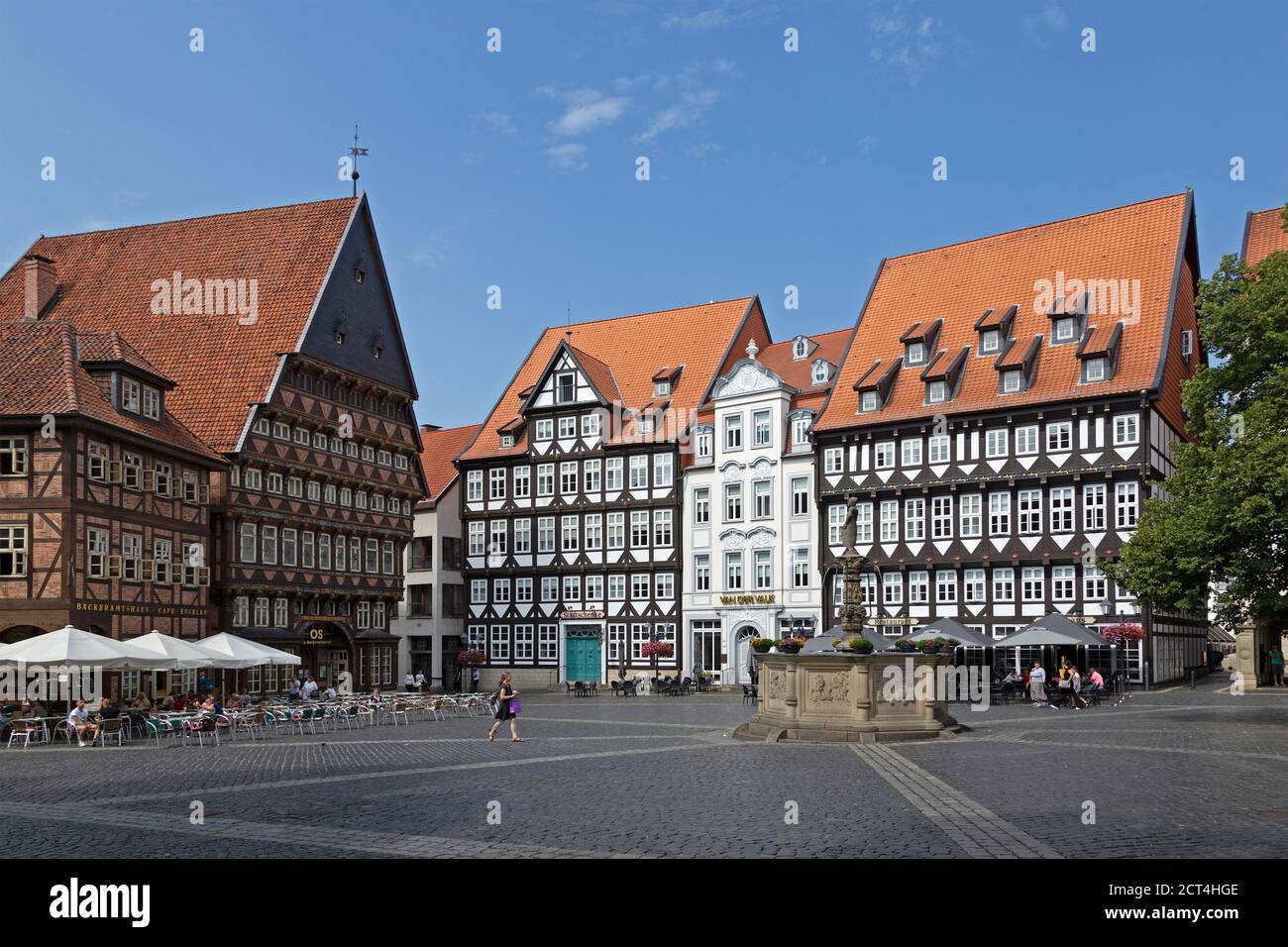 Bäcker´ Zunfthalle (links) und Metzger´ Zunfthalle (zweite links), Marktplatz, Hildesheim, Niedersachsen, Deutschland Stockfoto