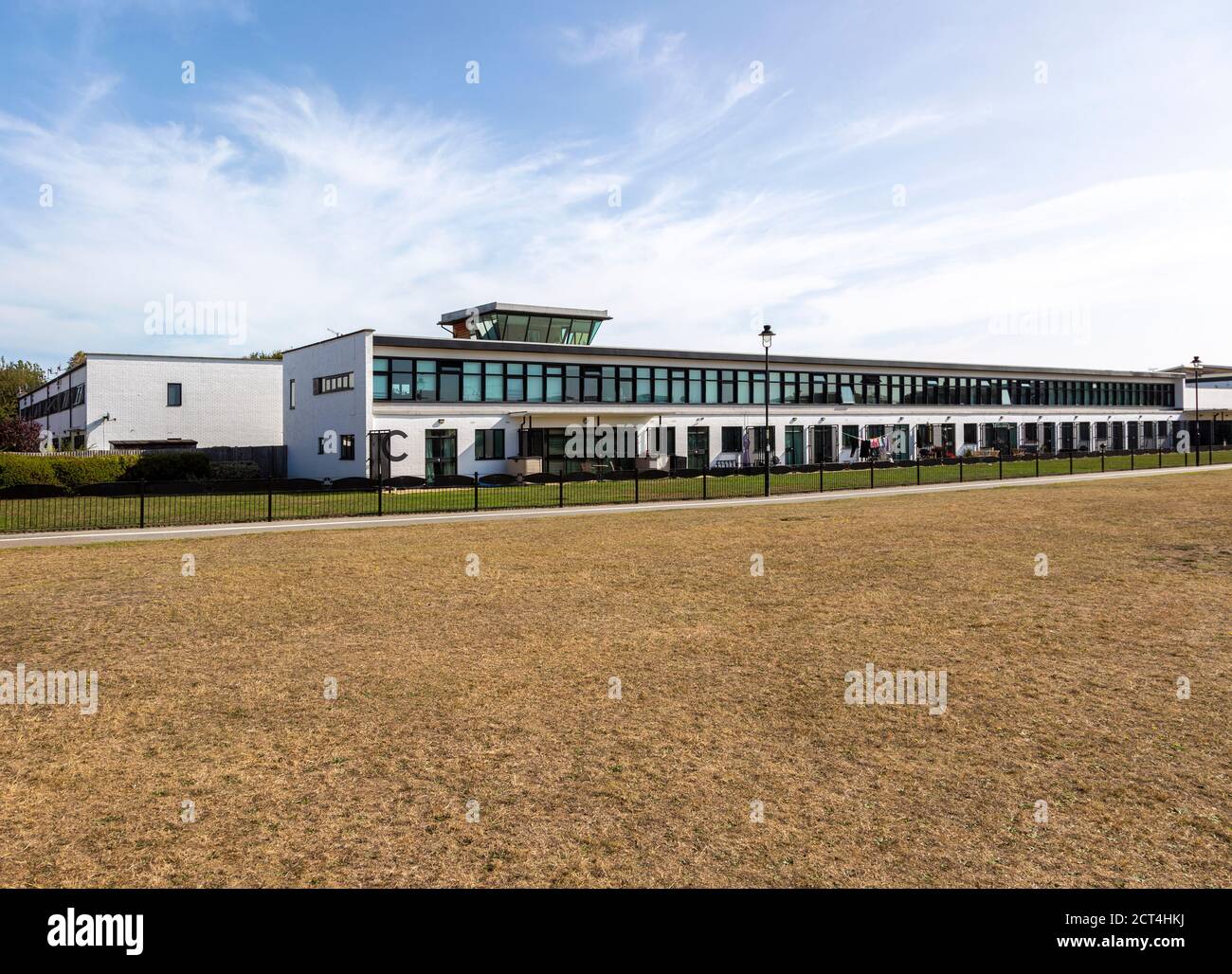 Ehemaliges Flughafenterminal-Gebäude, umgebaut zu Wohnhäusern, Ipswich, Suffolk, England, Großbritannien Henning und Chitty 1938 Stockfoto