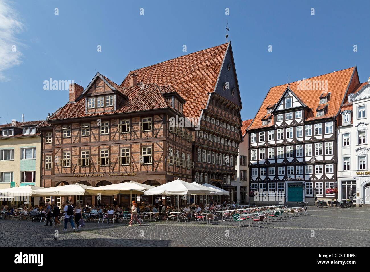Bäcker´ Zunfthalle (links) und Metzger´ Zunfthalle (zweite links), Marktplatz, Hildesheim, Niedersachsen, Deutschland Stockfoto
