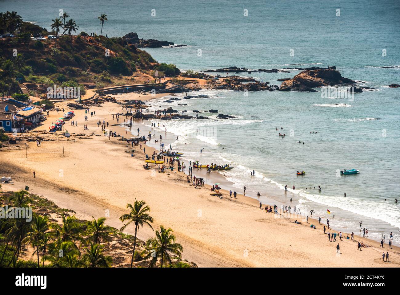 Blick auf Vagator Beach von Chapora Fort, Goa, Indien Stockfoto