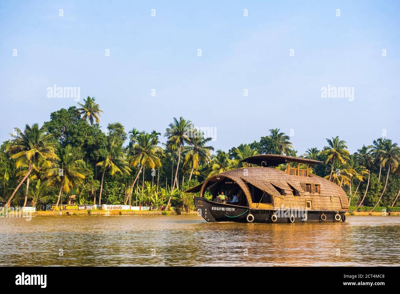 Hausboot im Backwaters bei Alleppey, Allapuzha, Kerala, Indien Stockfoto